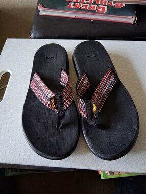 Womwns Teva Black Flip Flops with Red Plaid Straps Size 6